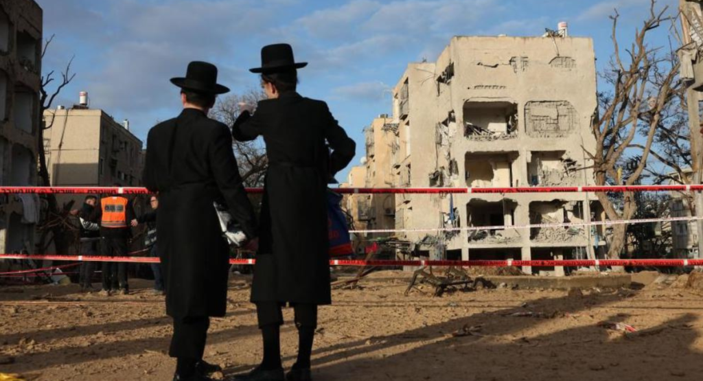 Iranian missiles injure 180 in towns near Israeli nuclear site